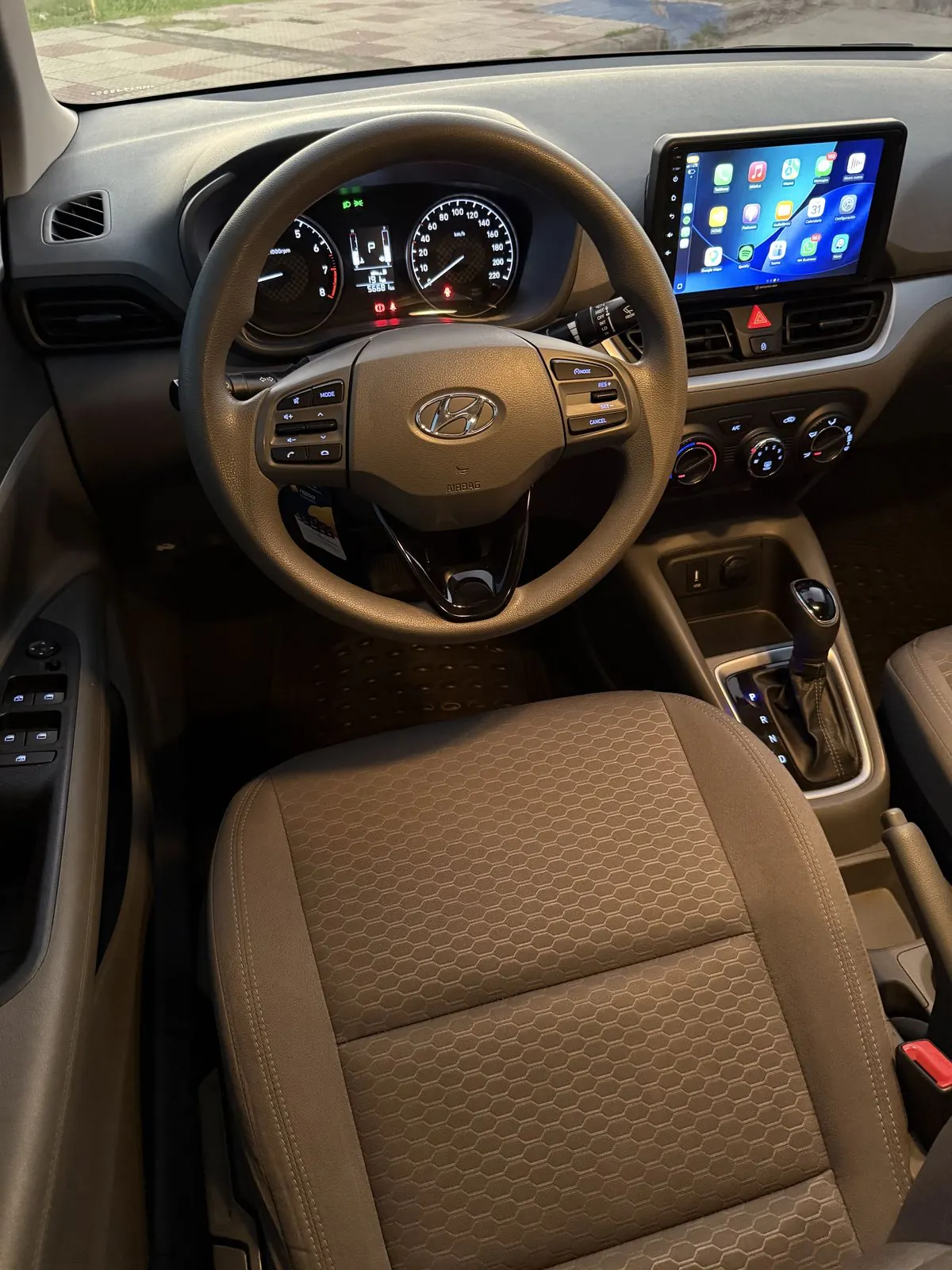 Tablero y pantalla multimedia del Hyundai HB20S