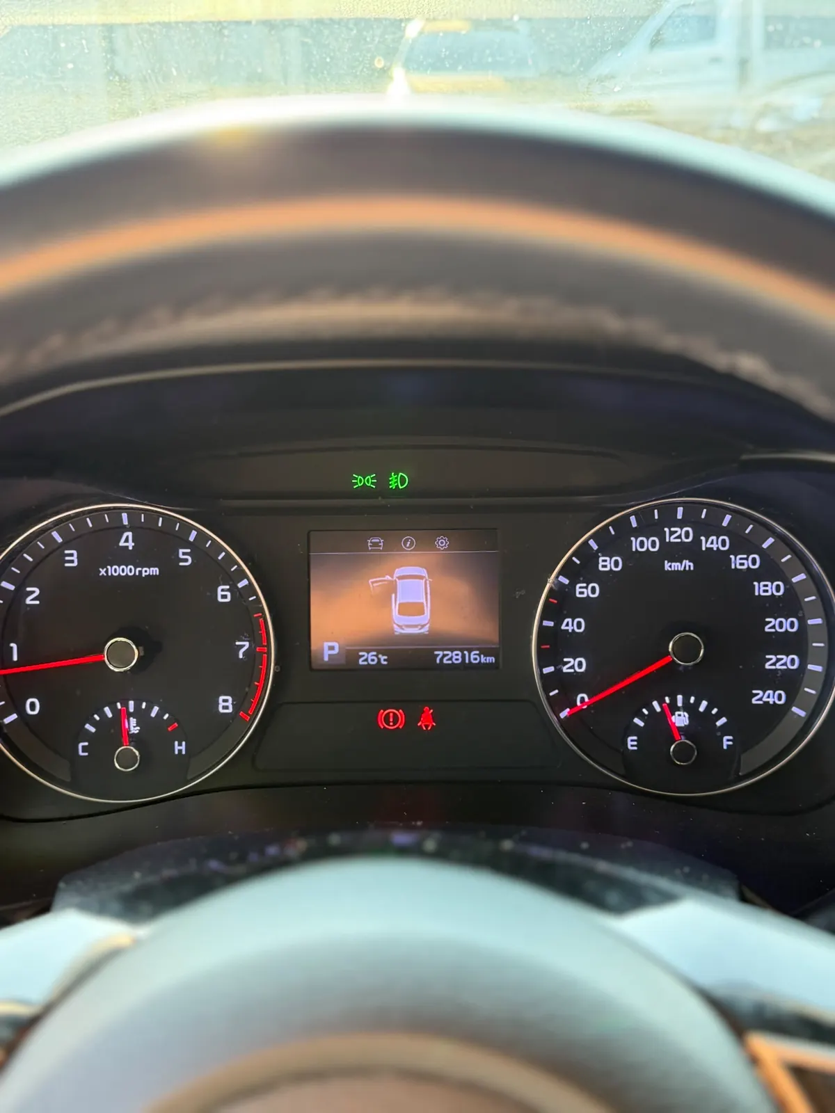 Tablero del Kia Cerato con 72.816 km