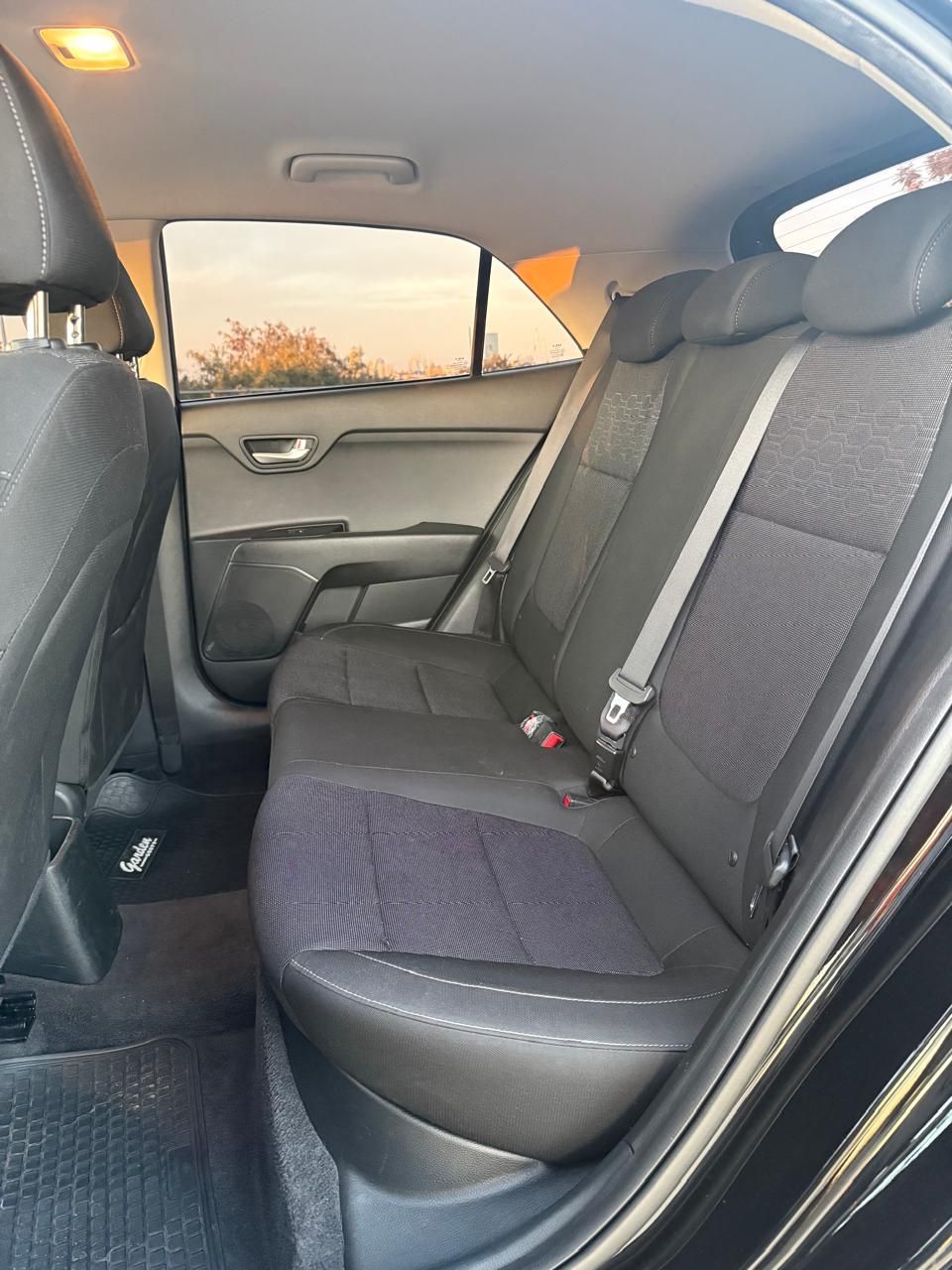 Asientos traseros del Kia Rio