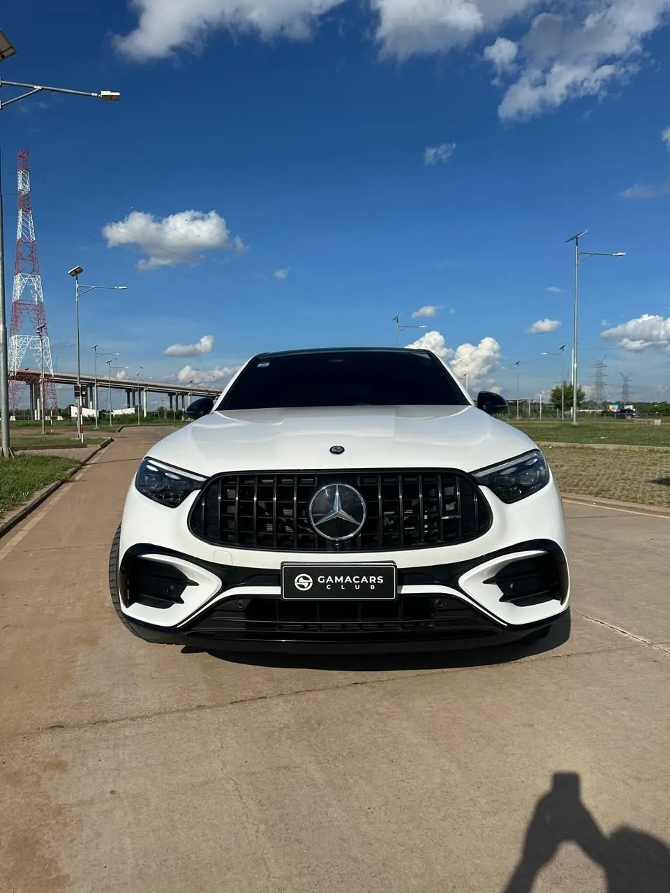 Mercedes-AMG GLC 43 blanco, vista frontal