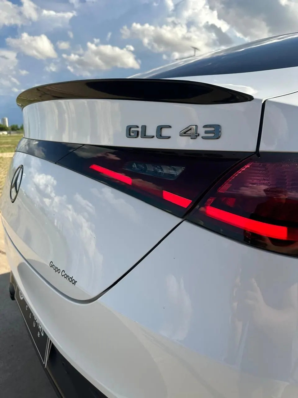 Detalle trasero del GLC 43 con la insignia Grupo Condor
