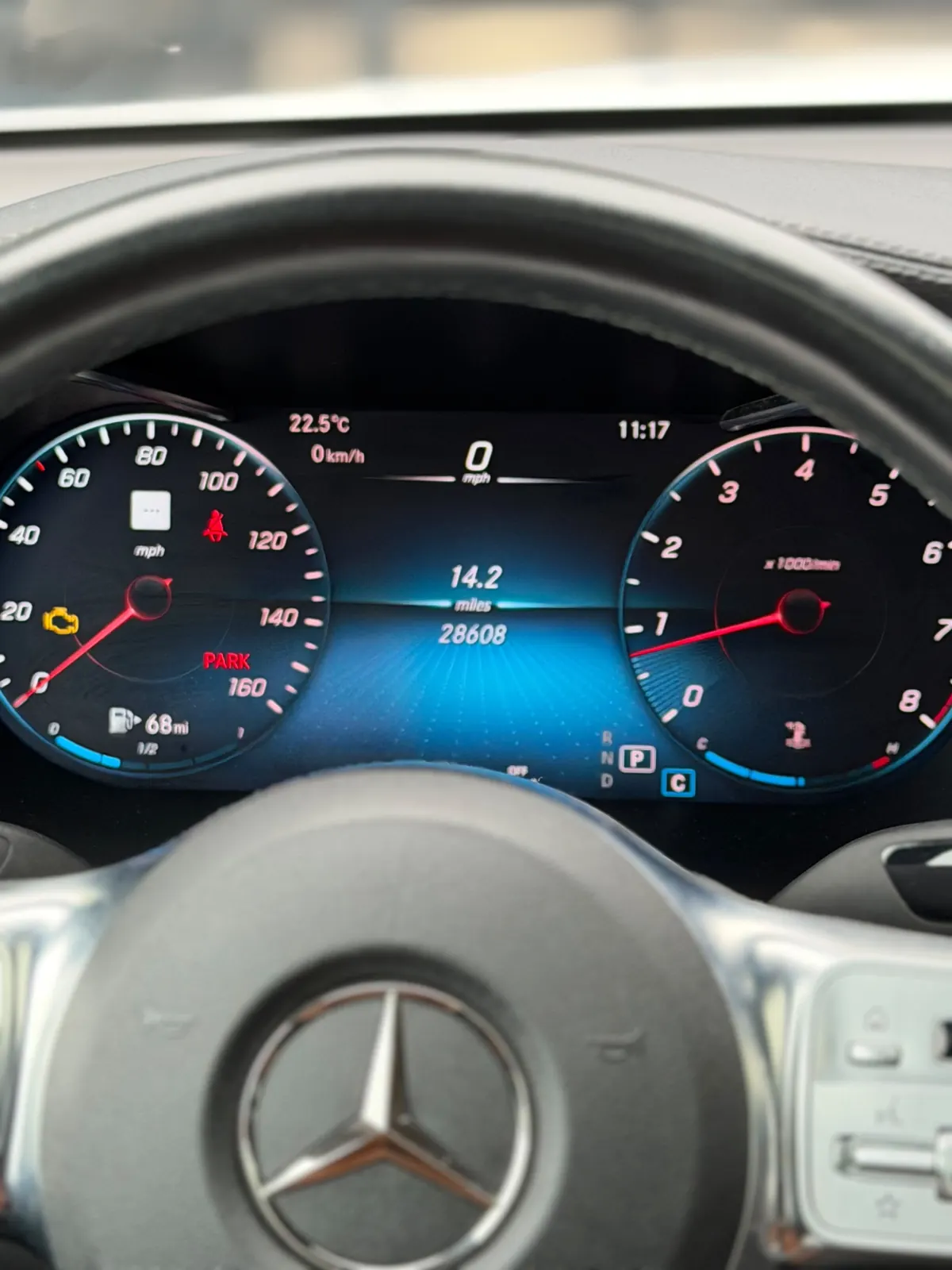 Tablero de instrumentos de la Mercedes-Benz GLC 300 Coupé con 28.608 millas
