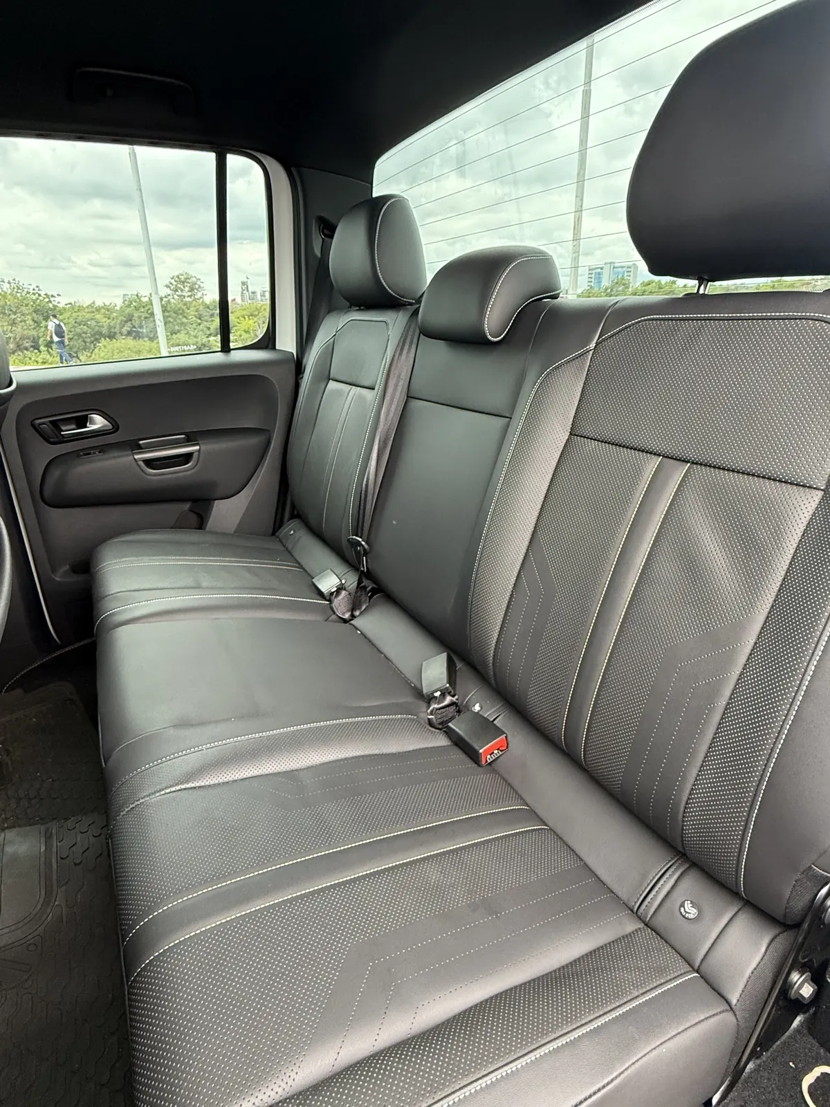 Asientos traseros en cuero de la Amarok V6
